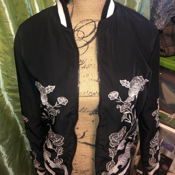 Forever 21 Bomber jacket💕 - Picture 6 of 8